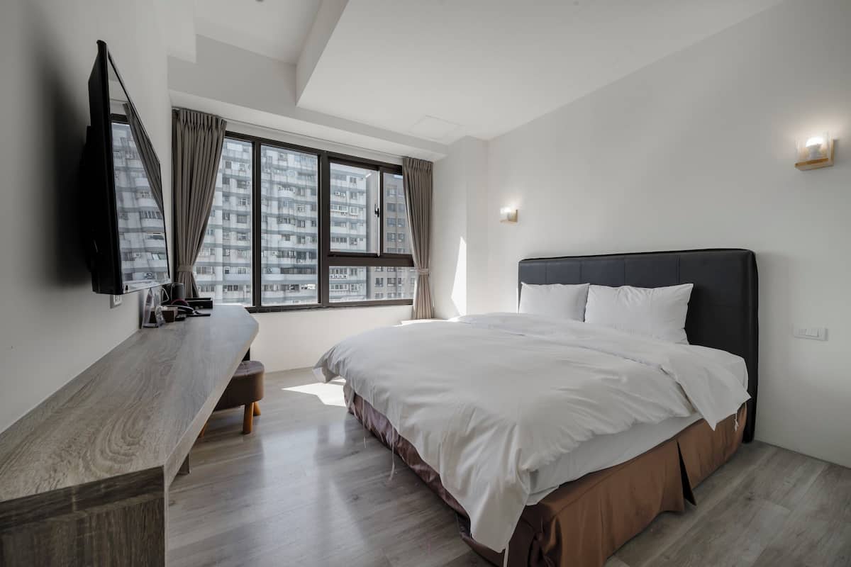 Standard Double Room | Premium bedding, pillowtop beds, desk, laptop workspace