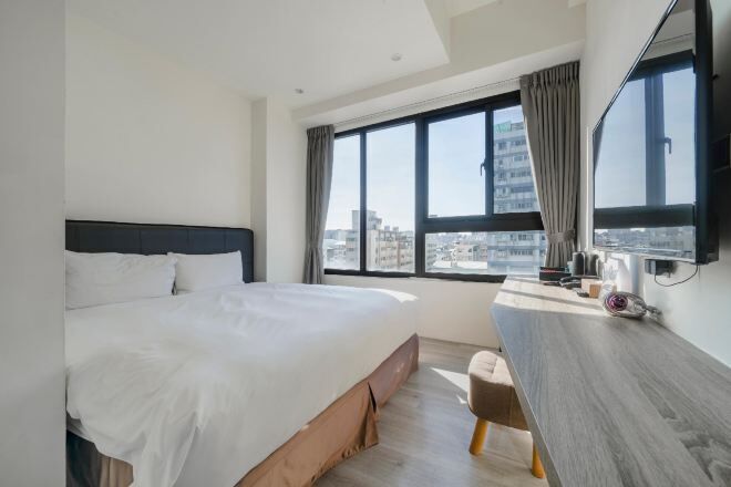 Ropa de cama de alta calidad, colchones con pillow-top y escritorio 