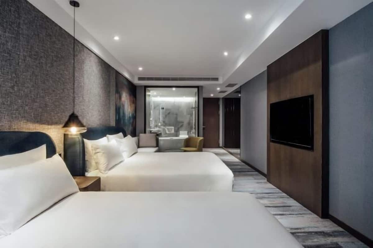 Premium bedding, in-room safe, individually furnished, blackout curtains
