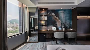 Quarto quádruplo premium | Business Center no quarto