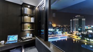 Executive Double Room, Harbour View | Premium bedding, in-room safe, individually furnished, blackout curtains