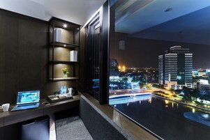 Doppia Executive, vista porto | Biancheria da letto di alta qualità, una cassaforte in camera