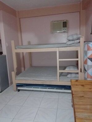 Kamer (Barkada) | Een bureau, gratis wifi, beddengoed