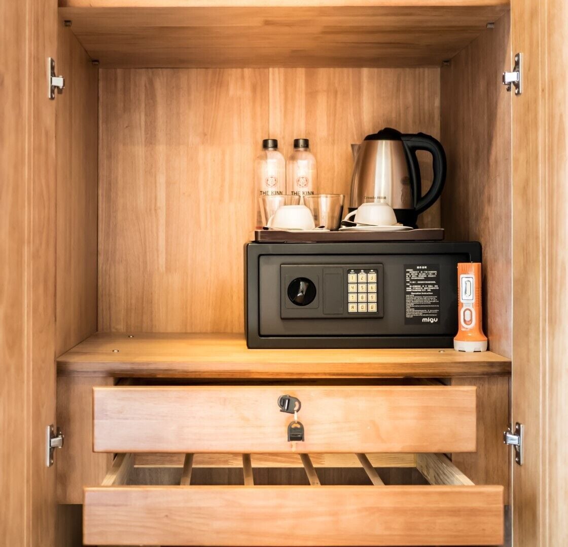 deluxe twin room | bathroom | shower, hair dryer, towels, soap