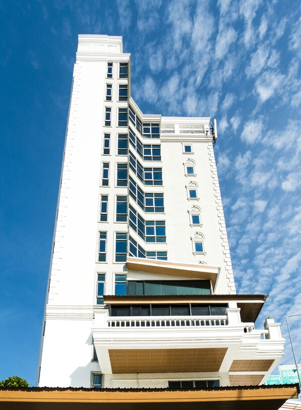 Exterior - The Kinn (Bangkok)