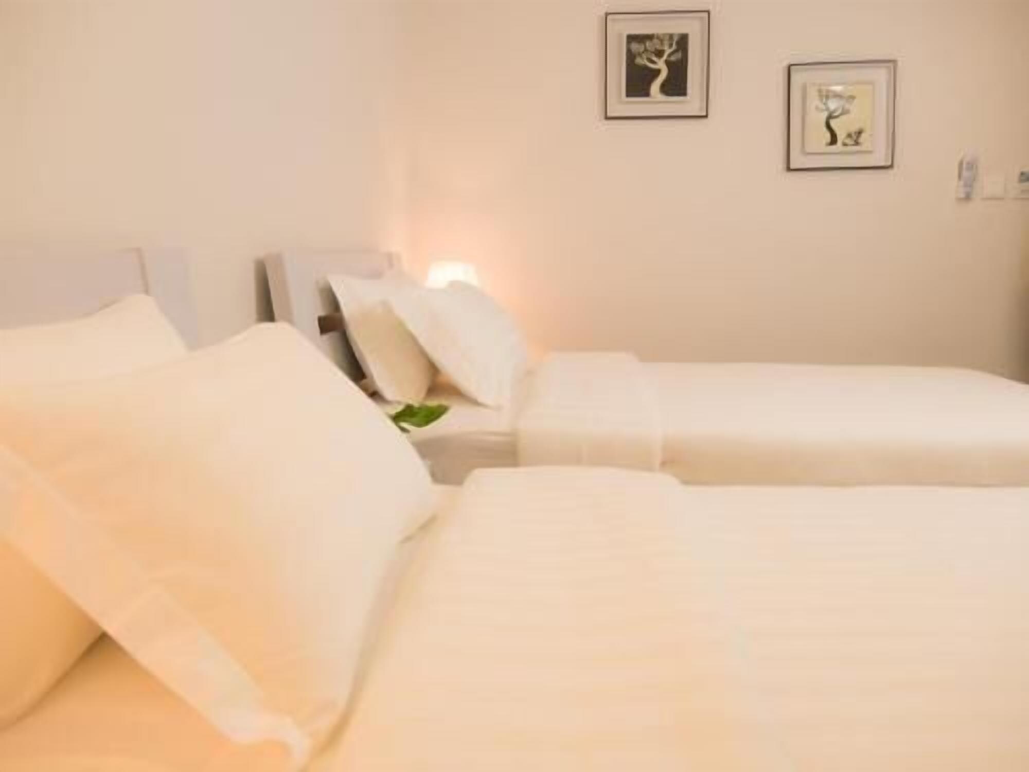 Ropa de cama de alta calidad y minibar 