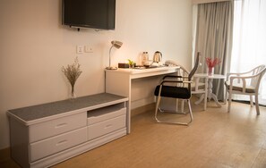 Junior Suite Room | Room amenity - The Kinn (Bangkok)