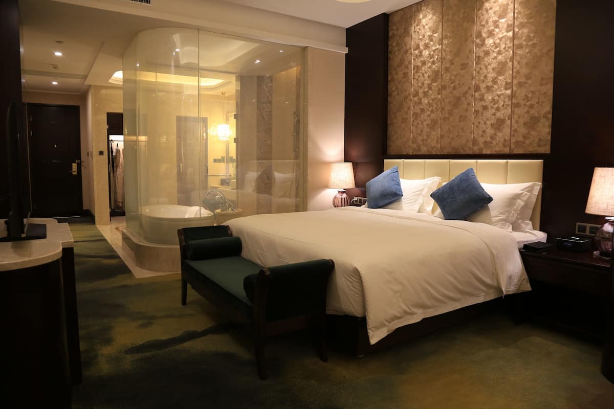 Executive Double Room C | Minibar, in-room safe, desk, blackout drapes