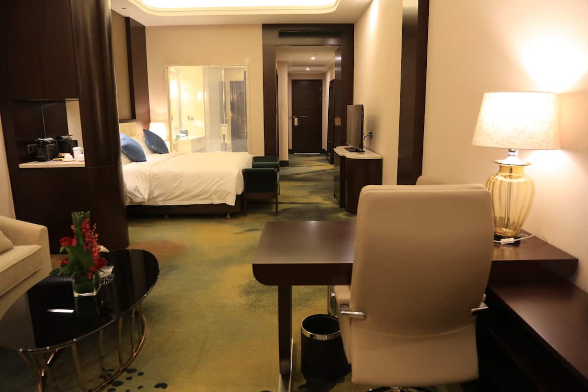 Executive Double Room B | Minibar, in-room safe, desk, blackout drapes