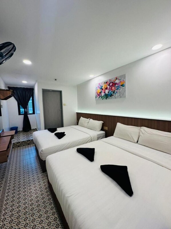 Laptop workspace, free WiFi, bed sheets - OYO 1231 Ar Rayyan Boutique Hotel (Tanah Rata)