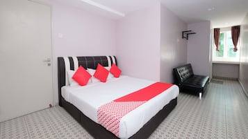 Deluxe Double Room | Laptop workspace, free WiFi, bed sheets