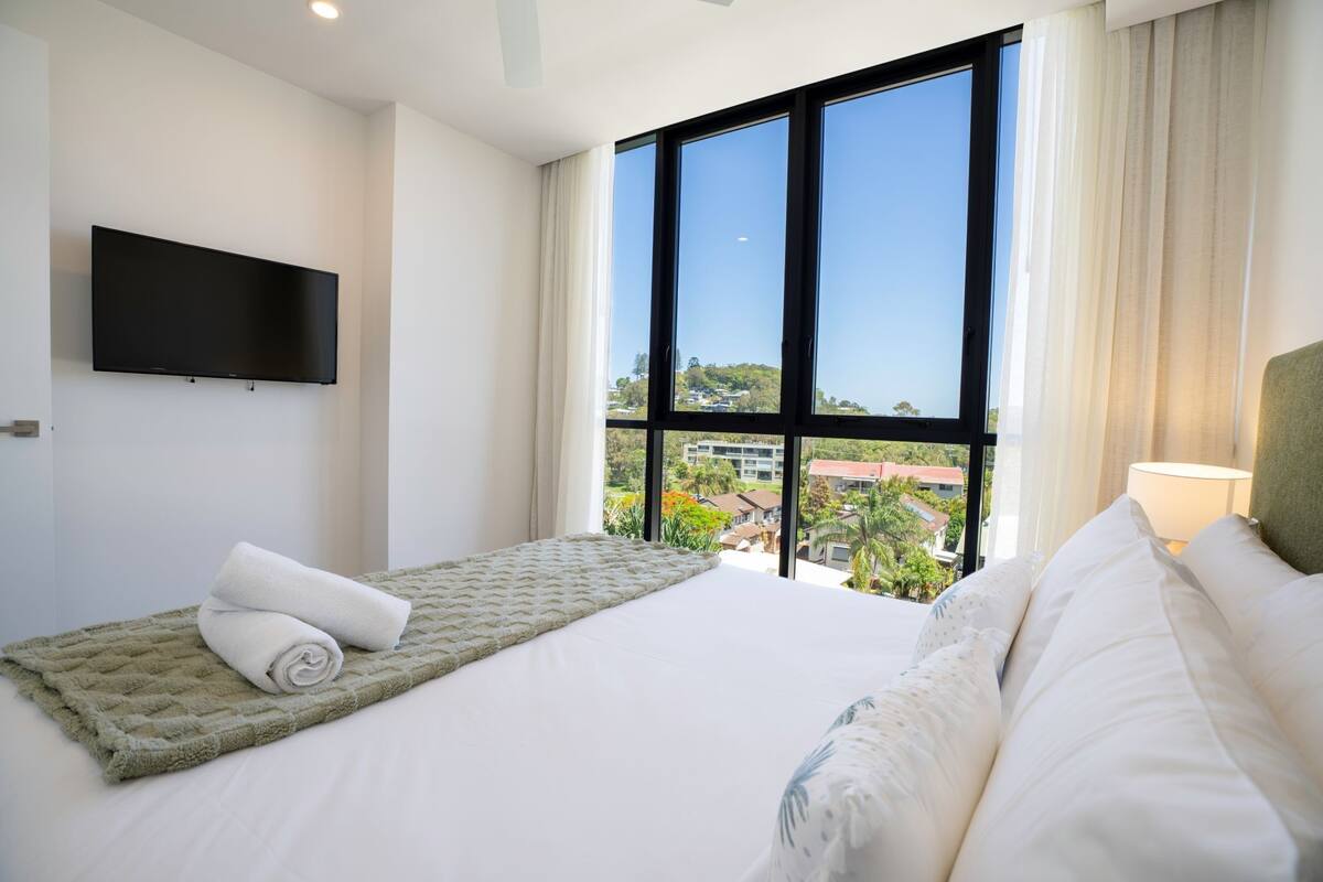 Two Bedroom Panoramic View Apartment | Premium bedding, iron/ironing board, WiFi (free), individually decorated