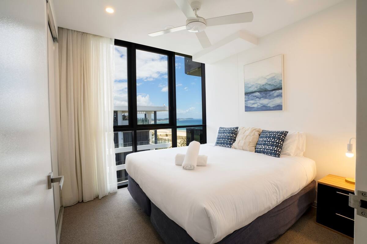 Premium bedding, iron/ironing board, WiFi (free), individually decorated