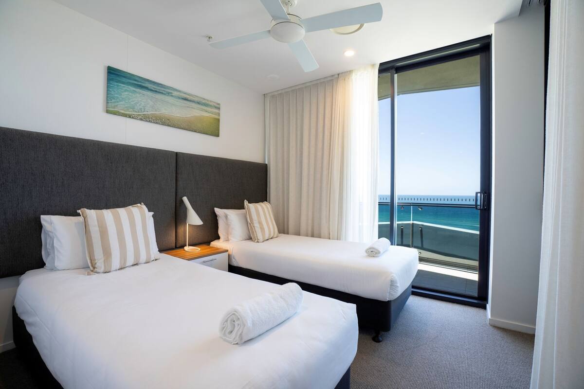Two Bedroom Oceanfront (High floor) | Premium bedding, iron/ironing board, WiFi (free), individually decorated