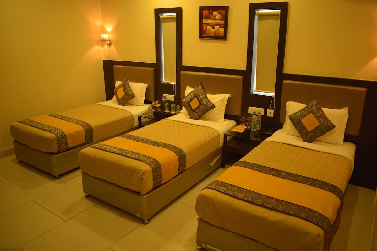 Family Triple Room, 1 Bedroom | 1 bedroom, WiFi (free), bed sheets