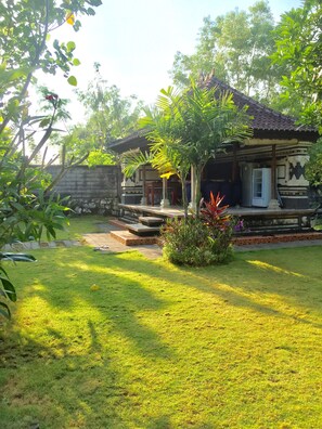 Gazebo - UmahOde (Kutuh)