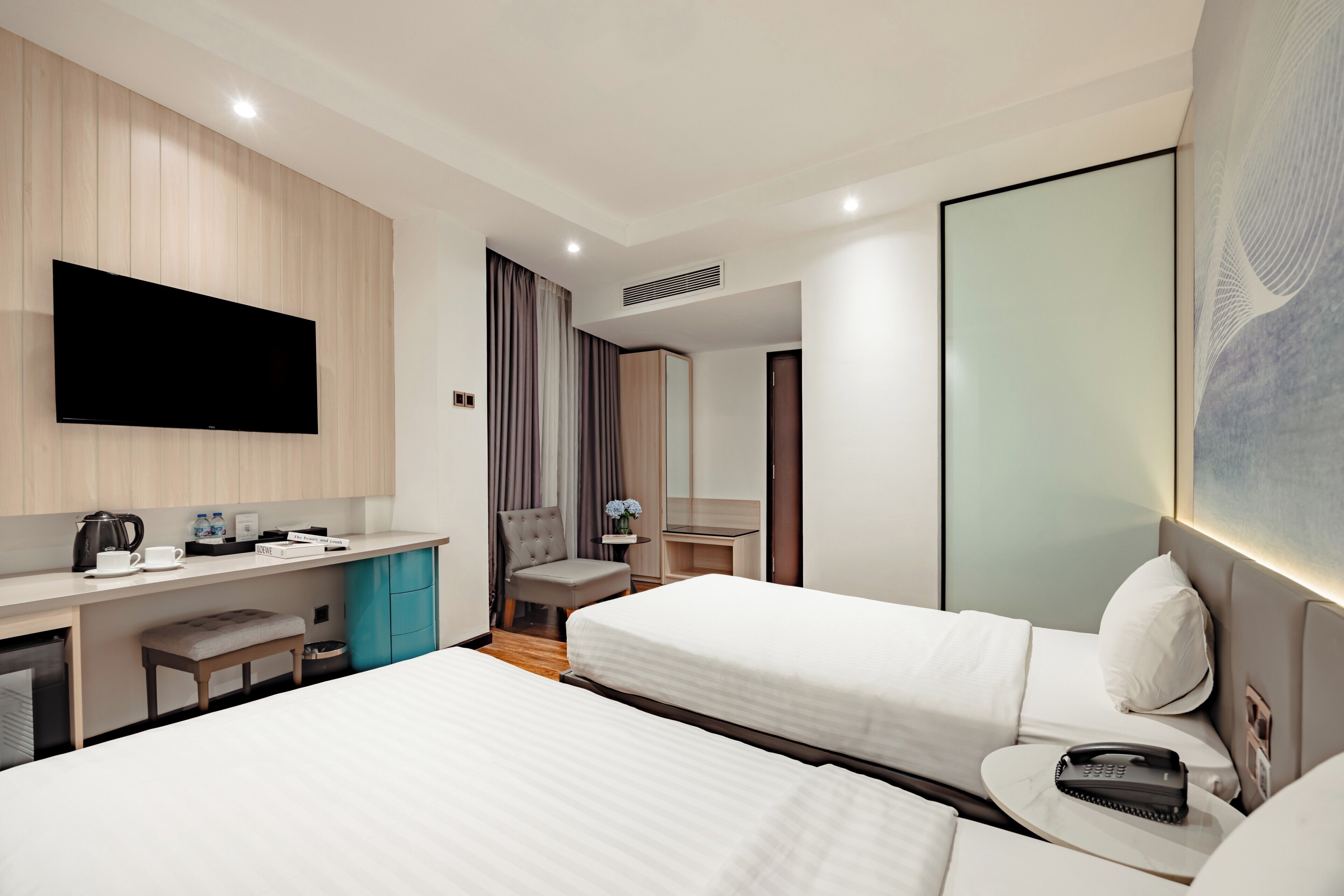 ห้องทวิน, วิวเมือง | มินิบาร์, ตู้นิรภัยในห้องพัก, โต๊ะทำงาน, Wi-Fi ฟรี