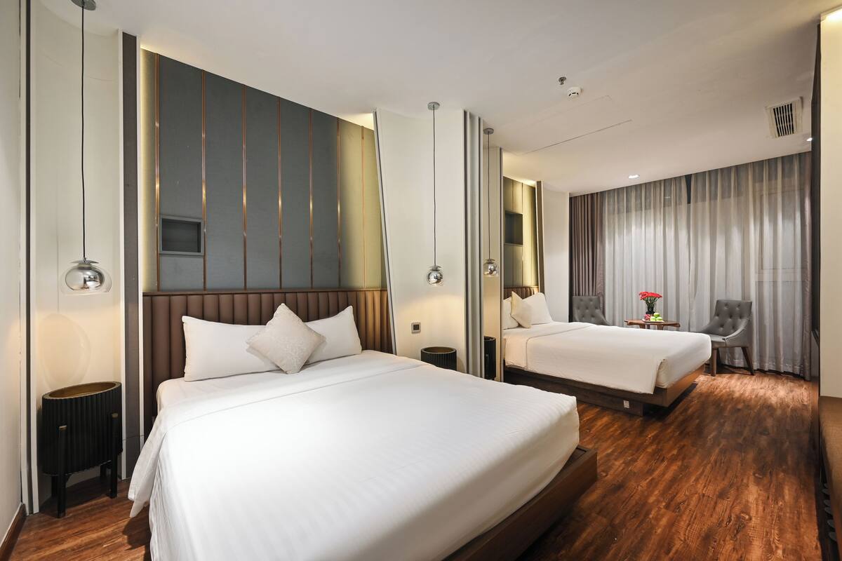 Family Room | Minibar, in-room safe, desk, free WiFi