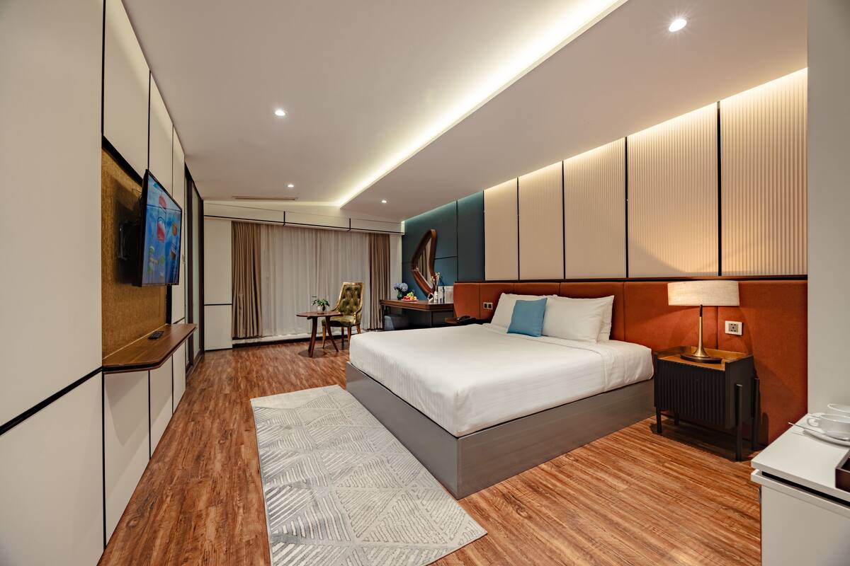 Studio Suite Bathtub without window | Minibar, in-room safe, desk, free WiFi