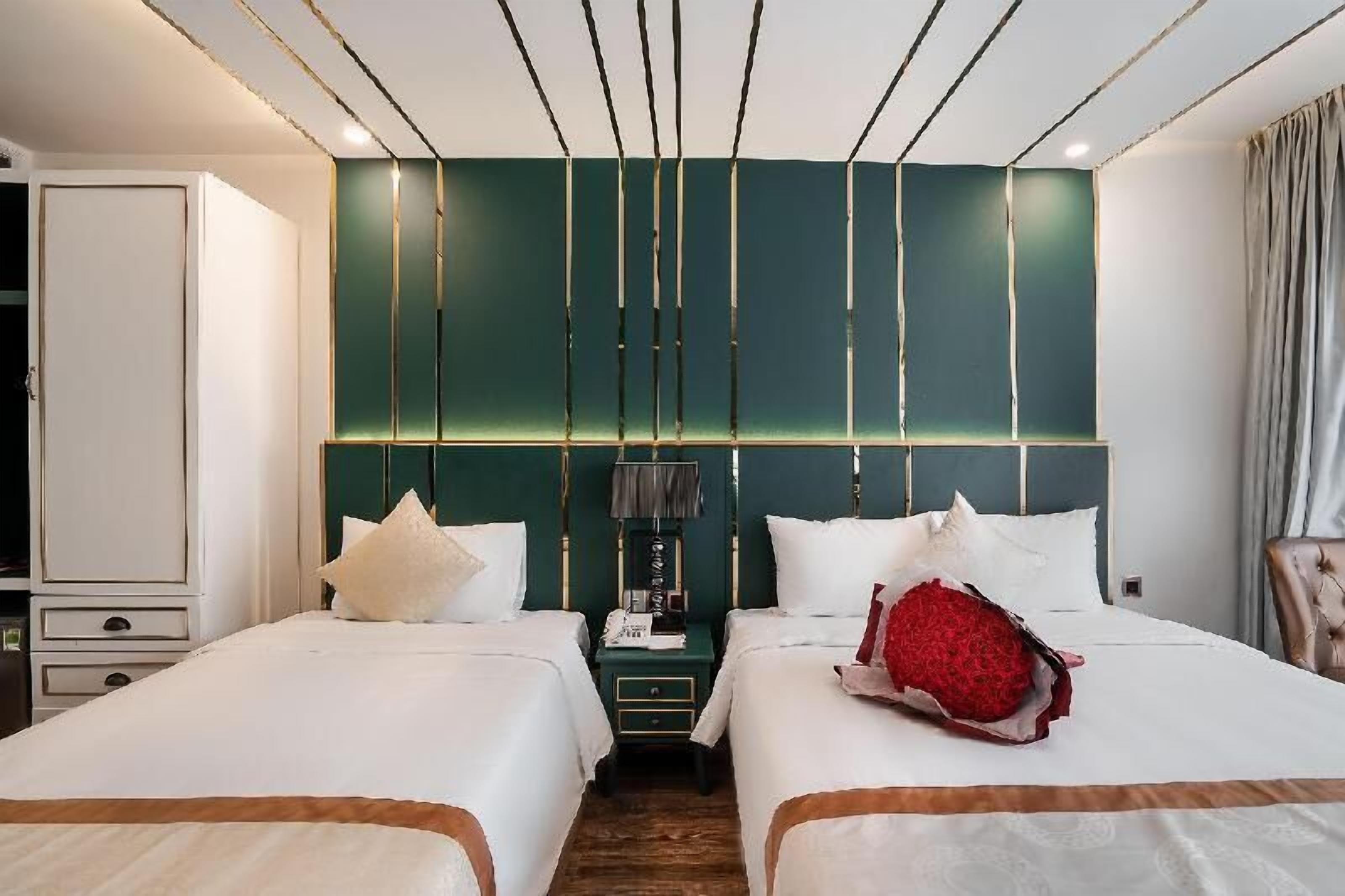 Minibar, in-room safe, desk, free WiFi