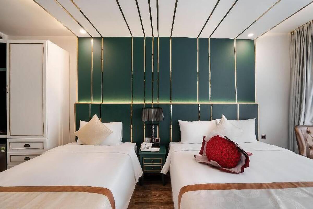 Minibar, in-room safe, desk, free WiFi