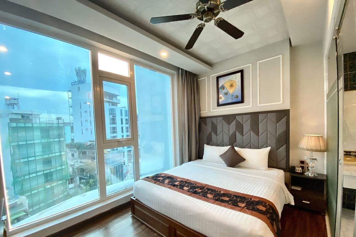 Minibar, in-room safe, desk, free WiFi