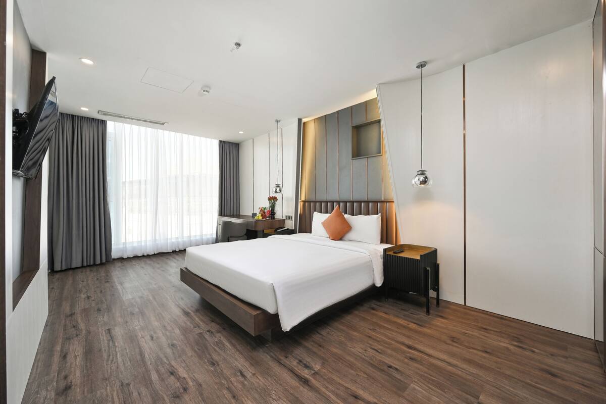 Studio Suite Bathtub City View | Minibar, in-room safe, desk, free WiFi