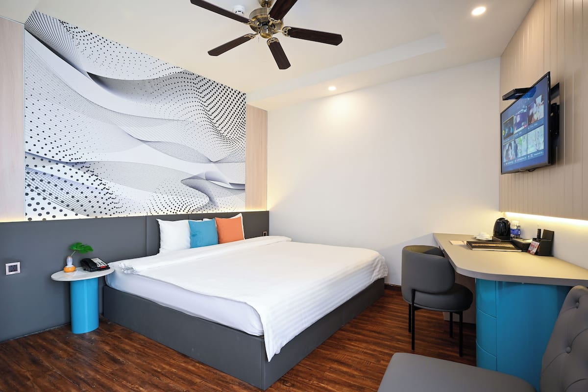 Deluxe Double with Window | Minibar, in-room safe, desk, free WiFi