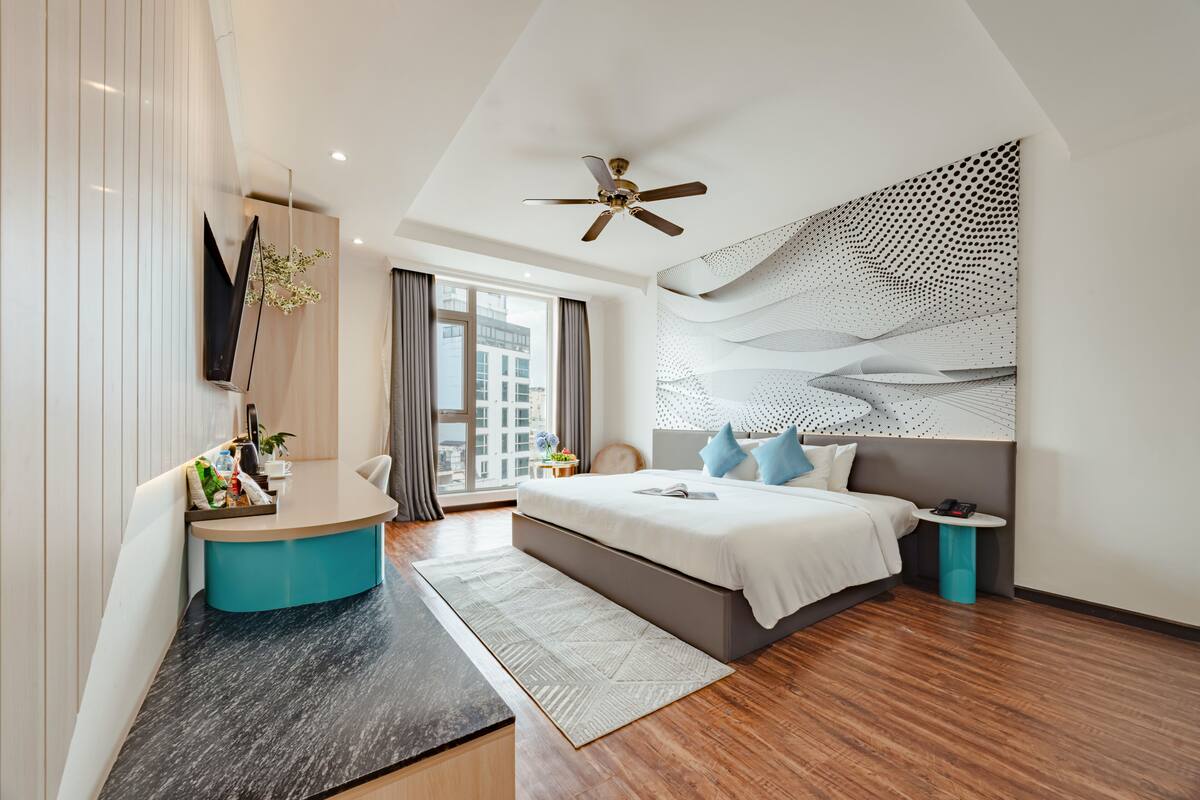 Signature Double or Twin City View | Minibar, in-room safe, desk, free WiFi