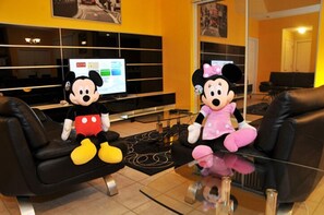 Familienvilla, Mehrere Schlafzimmer, zum Garten hin | Sitzecke in der Lobby