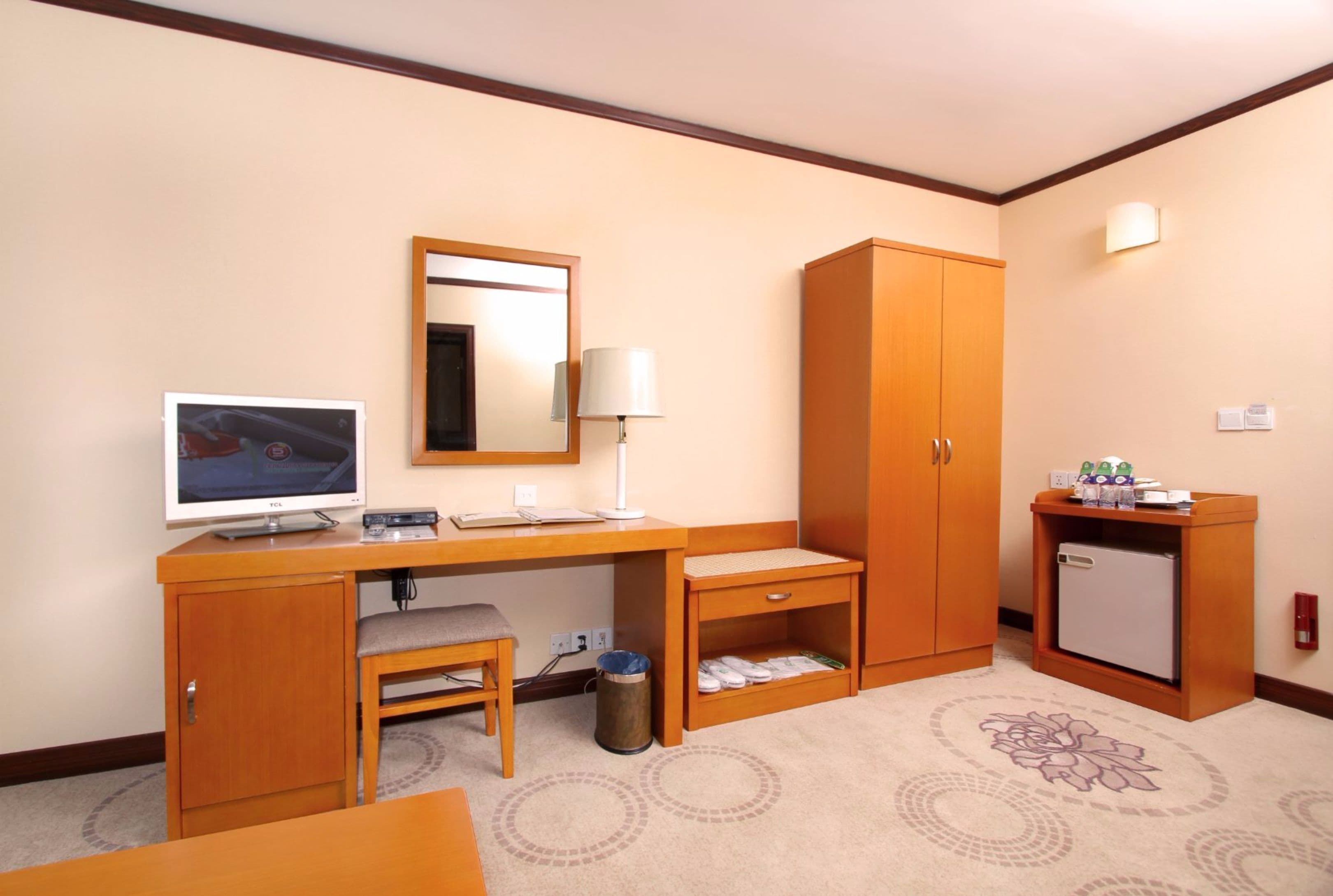 deluxe room, city view | 1 bedroom, premium bedding, minibar, in-room safe