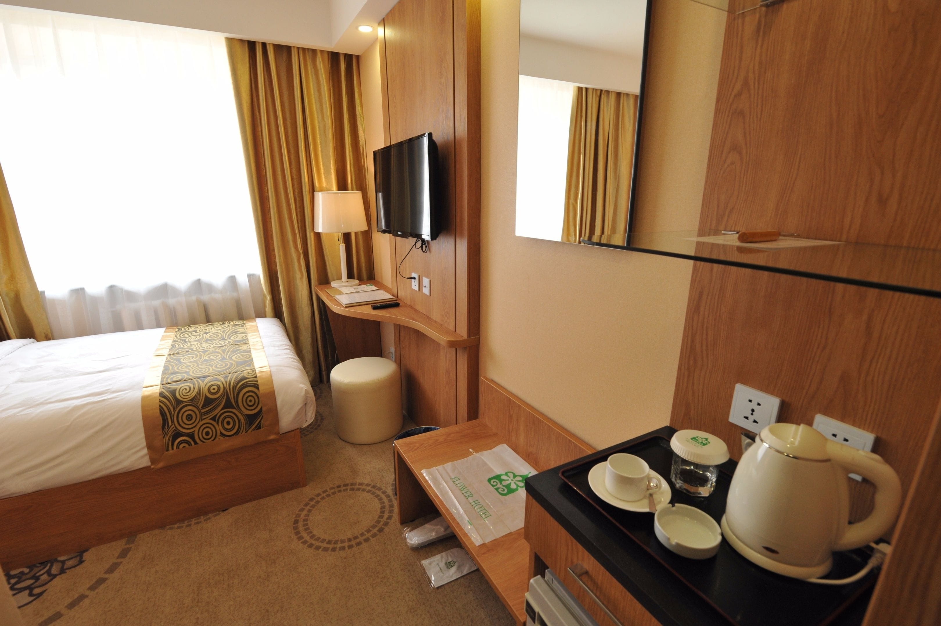 1 bedroom, premium bedding, minibar, in-room safe