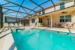 Biệt thự dành cho gia đình, nhiều phòng ngủ, khu vực vườn | Hồ bơi ngoài trời | Hồ bơi ngoài trời, dù/ô trên bãi biển/hồ bơi, ghế dài tắm nắng 