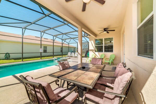 Biệt thự dành cho gia đình, nhiều phòng ngủ, khu vực vườn | Khu ẩm thực ngoài trời