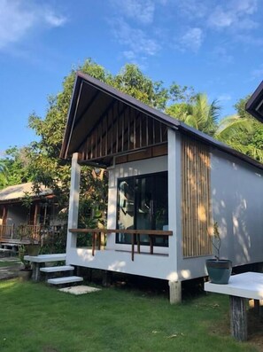 A modern building with a balcony, a window, and a potted plant. - Anattaya Holiday Home (Ko Yao)
