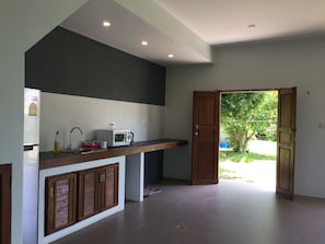 Tủ lạnh, lò vi sóng
