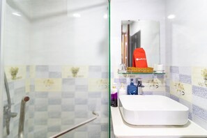 샤워 시설, 무료 세면용품, 헤어드라이어, 슬리퍼