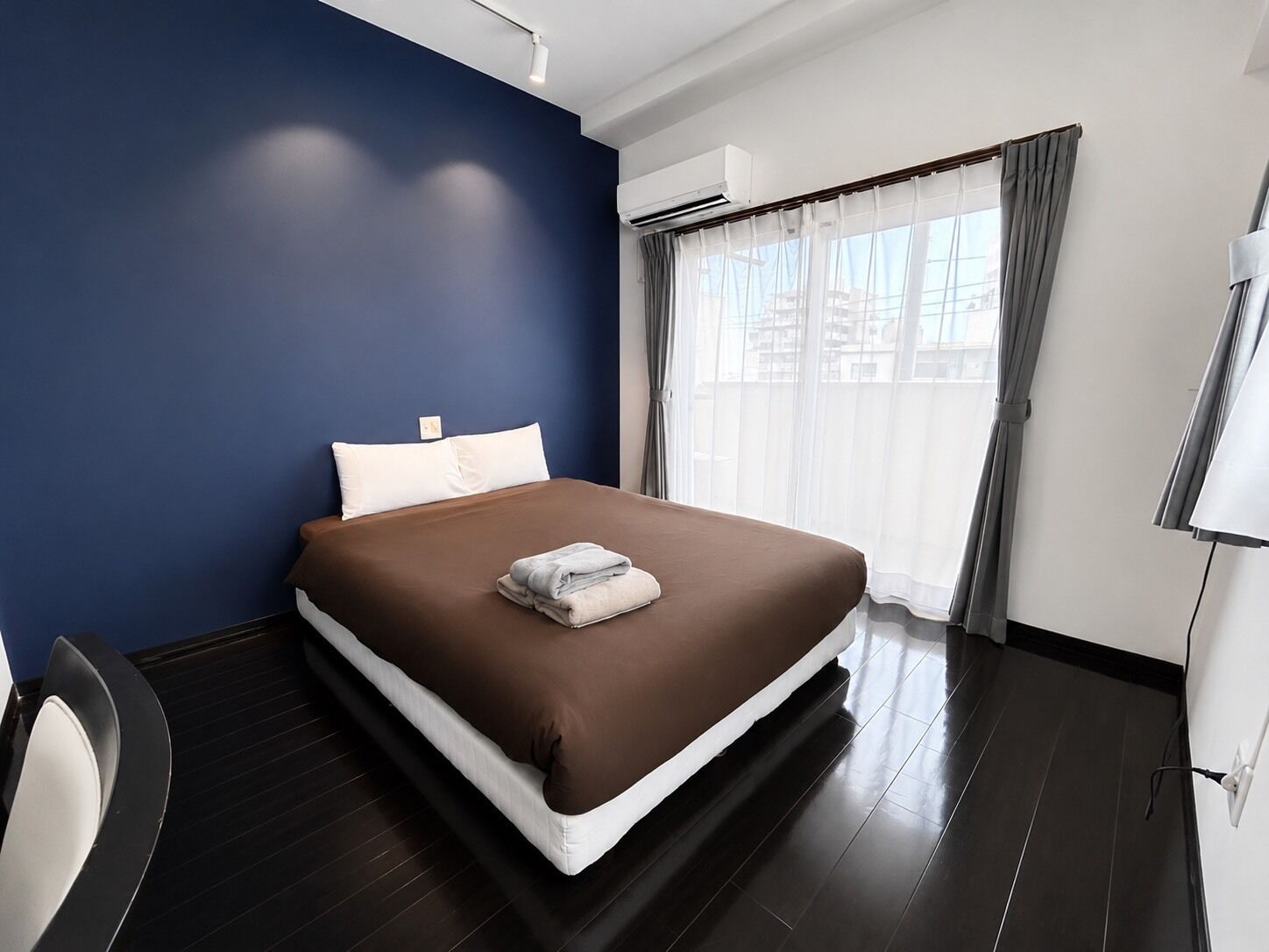 1 bedroom, desk, laptop workspace, blackout curtains