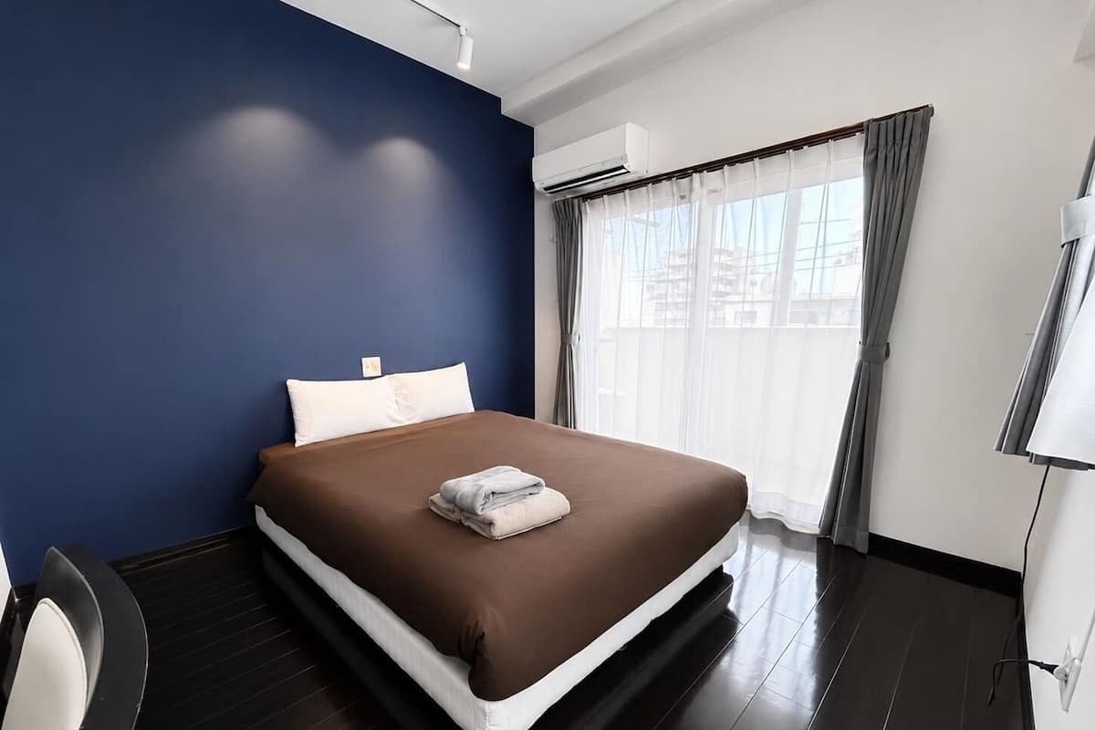 1 bedroom, desk, laptop workspace, blackout drapes