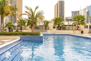 Indoor pool, outdoor pool - HiGuests - Bay Central West (Dubai)