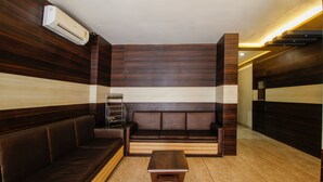 Lobby - Treebo Hotel Mount View (Siliguri)
