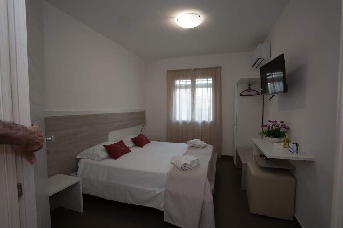 Chambre Ă©conomique | Rideaux dâobscurcissement, systĂšme dâinsonorisation, literie fournie