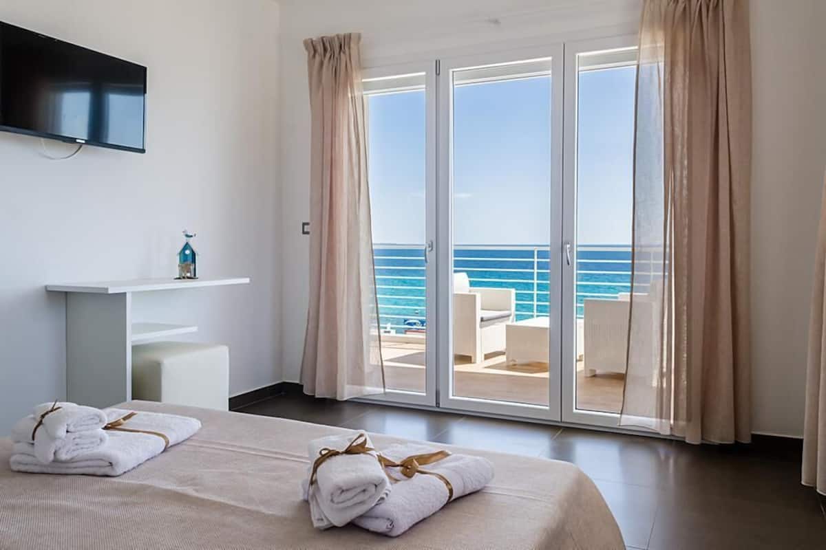 Chambre supĂ©rieure, vue sur la mer | Rideaux dâobscurcissement, systĂšme dâinsonorisation, literie fournie