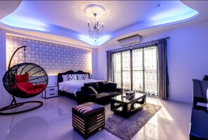 Desk, rollaway beds, free WiFi - Brownie B&B (Dongshan)