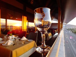 2 间餐厅，供应早餐