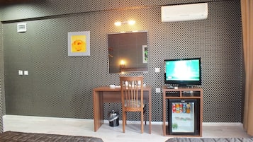 City Twin Room, 2 Twin Beds, Mountain View | Room amenity