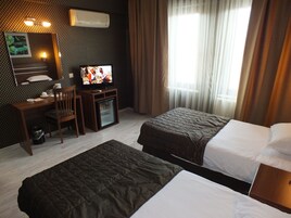 Twin Room, 2 Twin Beds, City View | Egyptian cotton sheets, premium bedding, minibar, desk
