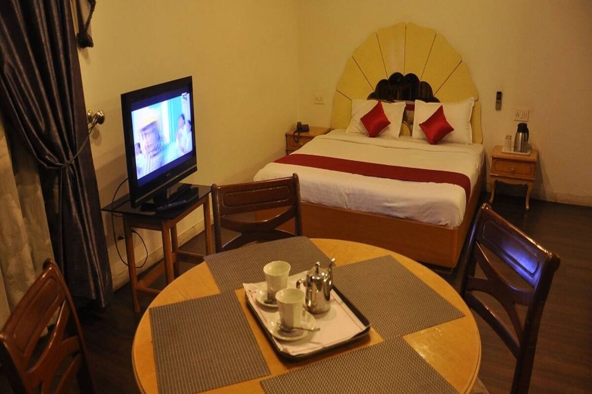 Deluxe Room, 1 Double Bed | In-room safe