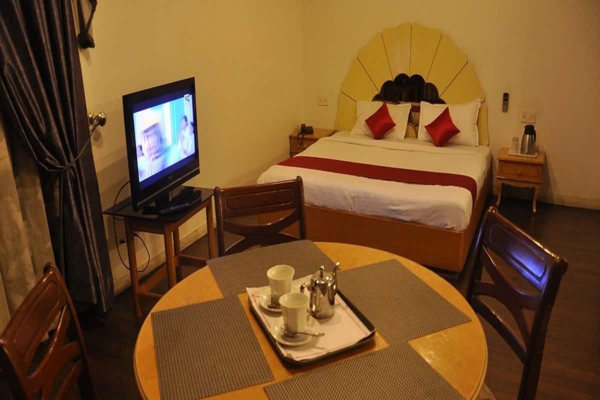 Deluxe Room, 1 Double Bed | In-room safe