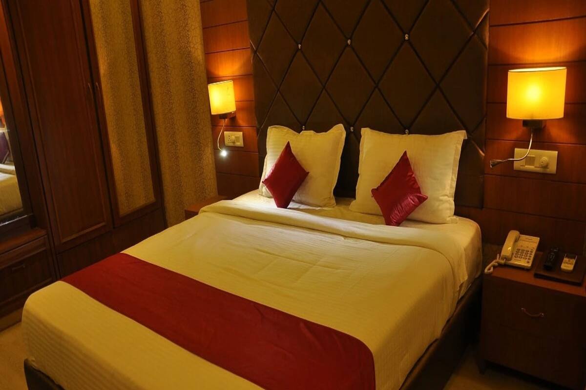 Double Room, 1 Double Bed | In-room safe